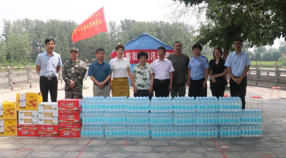 河南项城:德银集团慰问抗洪抢险一线人员
